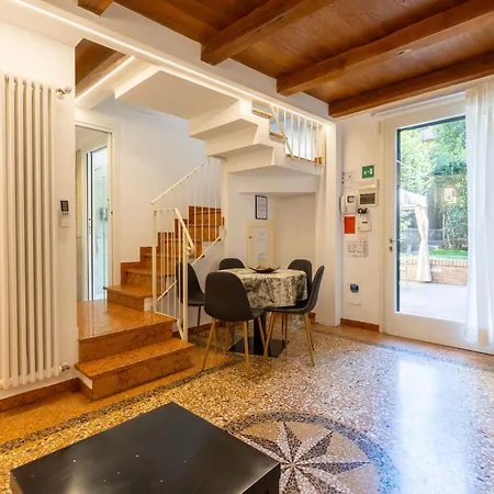 בית נופש Bolognaroomscom - Isaia Garden Private Garden Bath