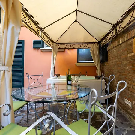 Bolognaroomscom - Isaia Garden Private Garden Bath בולוניה