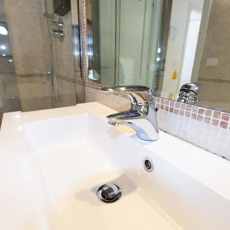 Dom wakacyjny Bolognaroomscom - Isaia Garden Private Garden Bath Bolonia