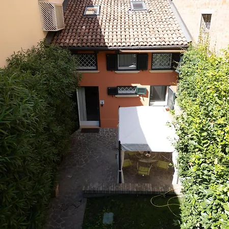 Bolognaroomscom - Isaia Garden Private Garden Bath * Болонья