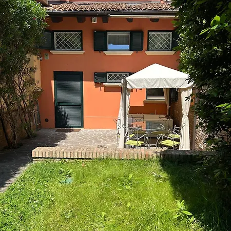 Feriehus Isaia Garden -private Garden Bath Bolognarooms