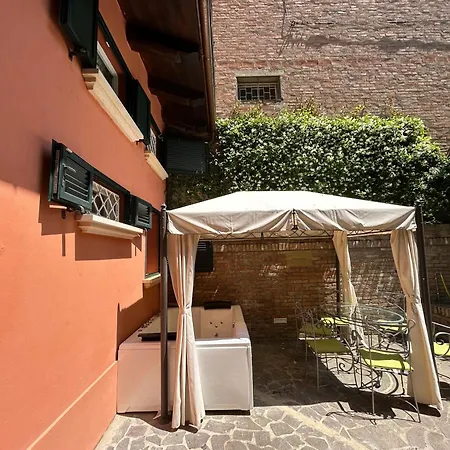 Isaia Garden -private Garden Bath Bolognarooms Μπολόνια