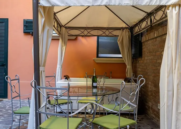 Holiday home Bolognaroomscom - Isaia Garden Private Garden Bath Bologna