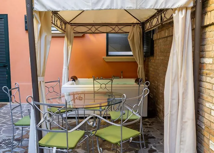 Bolognaroomscom - Isaia Garden Private Garden Bath Holiday home