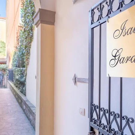 Isaia Garden -private Garden Bath Bolognarooms *