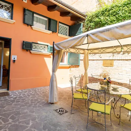 Isaia Garden - Bolognarooms Holiday home *