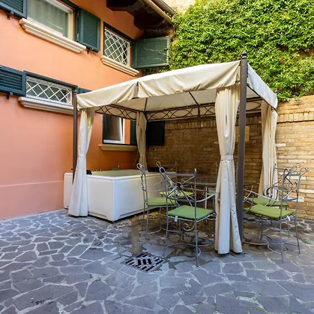 Vakantiehuis Isaia Garden -private Garden Bath Bolognarooms