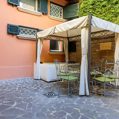 Bolognaroomscom - Isaia Garden Private Garden Bath Hébergement de vacances *