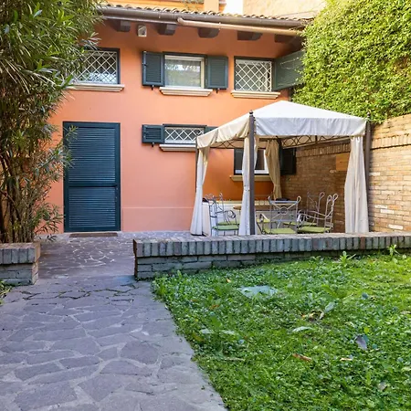 Vakantiehuis Isaia Garden -private Garden Bath Bolognarooms Bologna