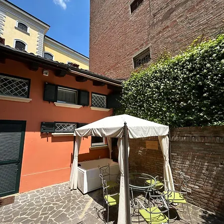 Isaia Garden -private Garden Bath Bolognarooms Nyaraló Bologna